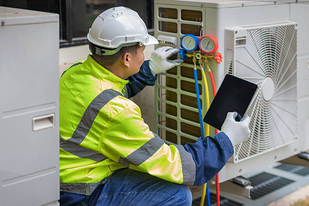 Professional Hvac technician working in Bradley, FL